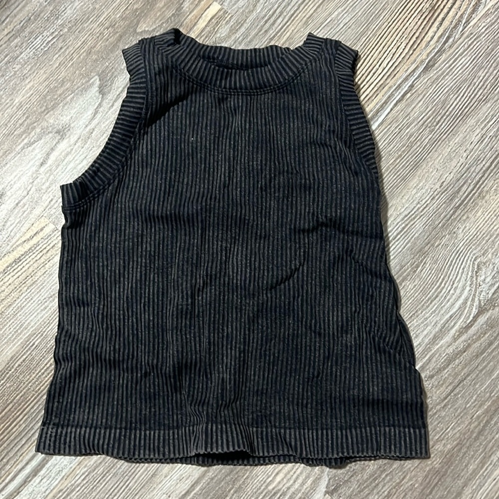 ribbed black crop top